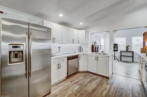 16 Derhenson Dr, Naples, FL 34114-8202