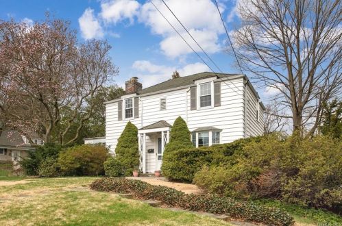 153 Plymouth Dr, Scarsdale, NY 10583-6842