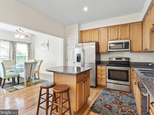 11740 Batley Pl, Woodbridge VA  22192-8403 exterior
