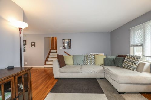 30 Kingsbury St, Derry, NH 03038-1653