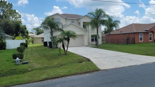 765 Pelican Ct, Kissimmee FL  34759-4540 exterior