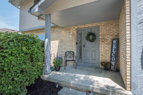 2386 Parkview Dr, Darbydale, OH 43123-1858