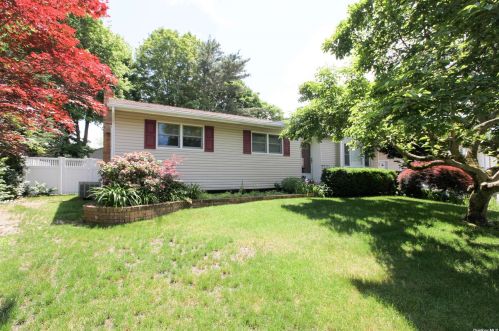 25 Balin Ave, South Setauket, NY 11720-1123