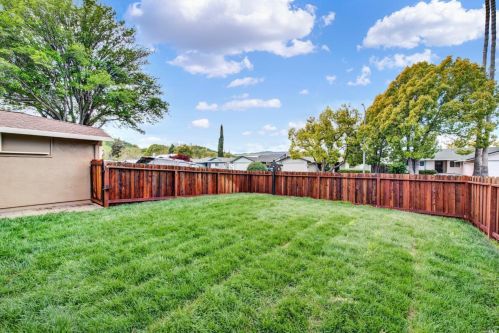 1250 Danfield Way, Vacaville CA  95687-5622 exterior