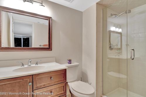 251 Tulip Ln, East Freehold NJ  07728-4033 exterior