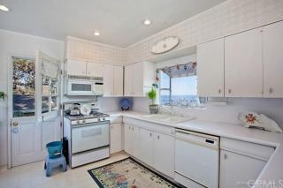 61 Lagunita Dr, Laguna Beach CA  92651-4237 exterior