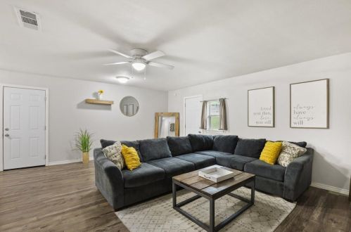 806 Gallant Fox Dr, Dallas TX  75211-6928 exterior