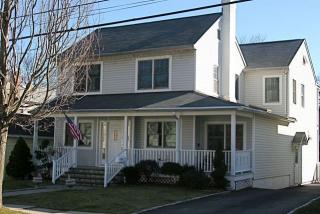 18 Edgemere St, New Rochelle, NY 10803-3402