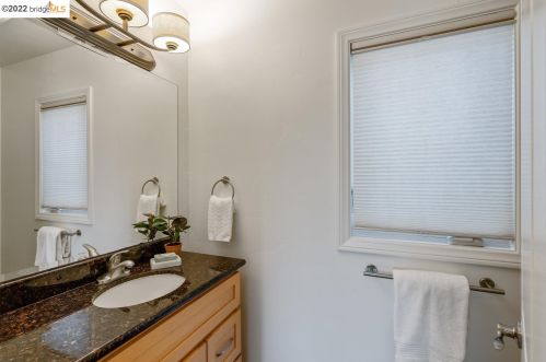 5904 Canning St, Oakland CA 94609-1306 exterior