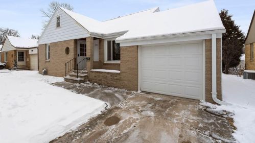 1012 Redwood Dr, Green Bay, WI 54304-2433