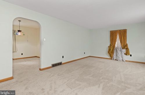 355 7 St, Harrisburg PA 17113-2012 exterior