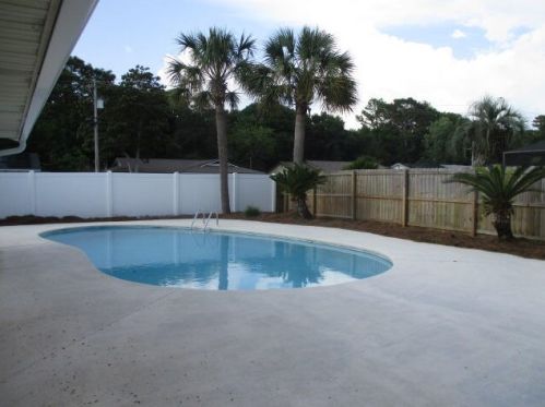 88 Berwick Cir, Shalimar FL  32579-1518 exterior