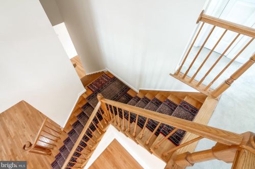 7337 Hooes Rd, Springfield VA 22152-3704 exterior