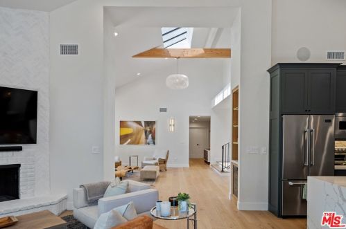 445 Sinaloa Rd, Simi Valley CA  93065-5430 exterior