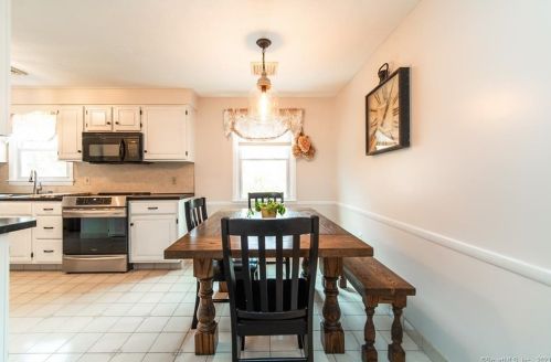 148 Dorothy Dr, Middletown CT  06457-5304 exterior