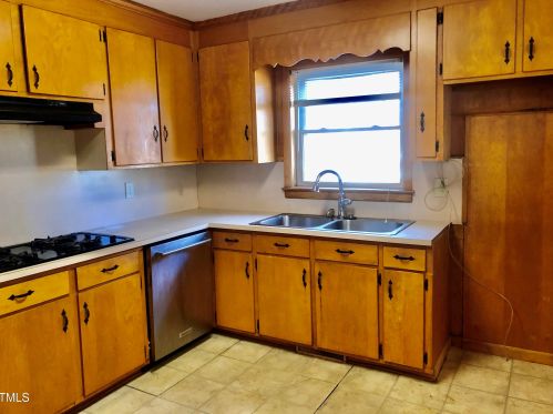 3075 Maple Ave, Burlington, NC 27215-7123