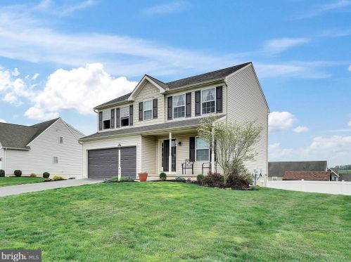 315 Torrey Pines Dr, Mount Wolf, PA 17347-9226