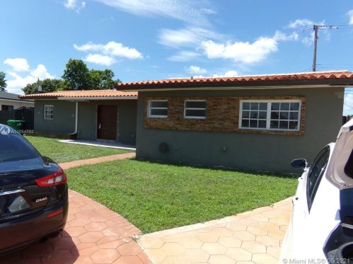 5731 117th St, Hialeah, FL 33012-6649