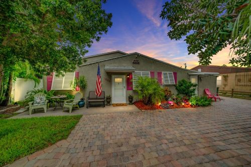 16105 3rd St, Saint Petersburg, FL 33708-1609