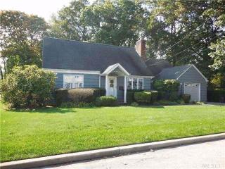 2080 Decker Ave, North Merrick, NY 11566-2125
