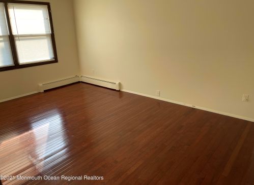 353 Dogwood Dr, Bricktown, NJ 08723-5982
