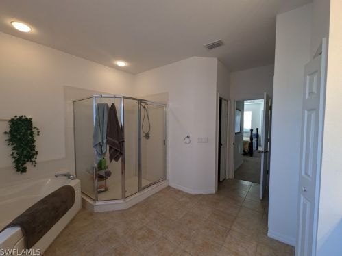 938 5th Pl, Cape Coral FL  33990-2828 exterior