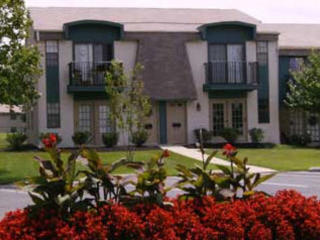 454 Heather Dr, West Deptford NJ  08051-1820 exterior