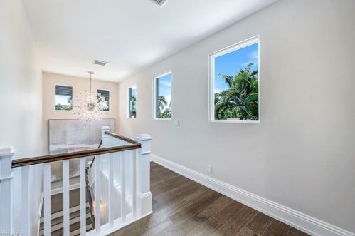 569 Neapolitan Way, Naples FL 34103-8568 exterior