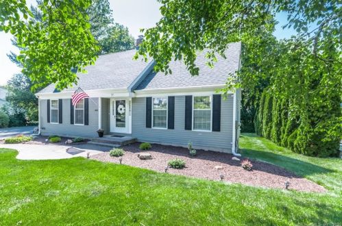 77 Metacomet Rd, Plainville, CT 06062-1424