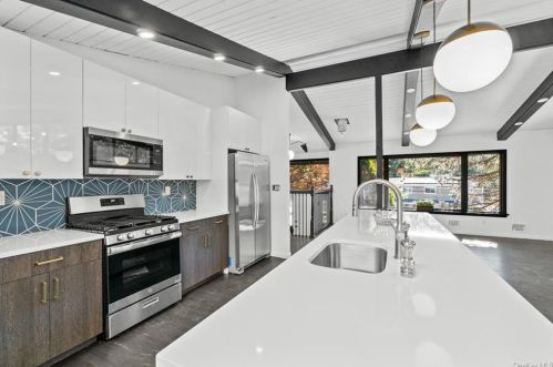 74 Greenwood Ln, White Plains NY  10607-1020 exterior