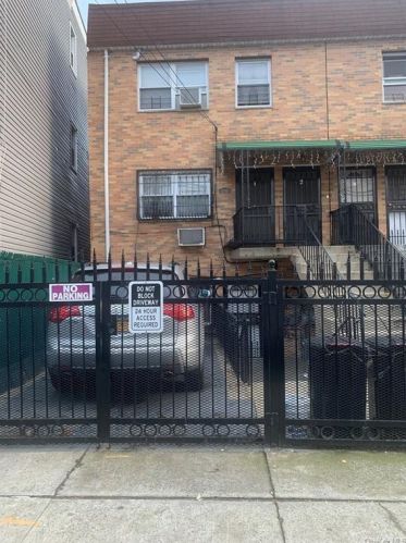 2158 Crotona Ave, Bronx, NY 10457-2721