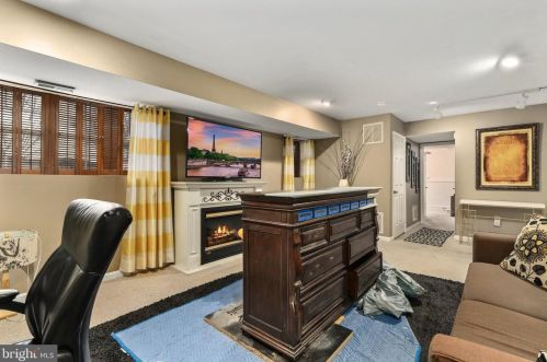 5344 Satterfield Dr, Woodbridge VA  22193-3408 exterior