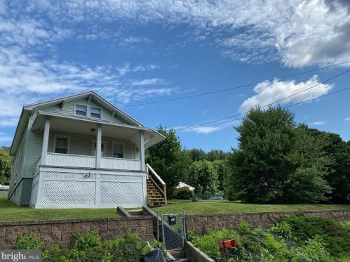 390 5th St, Port Carbon, PA 17965-1402