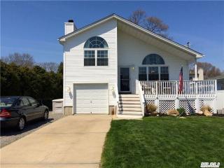 43 Westminster Dr, Smith Point, NY 11967-4224