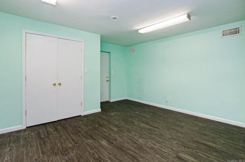 80 Donnybrook Rd, Scarsdale NY  10583-6704 exterior