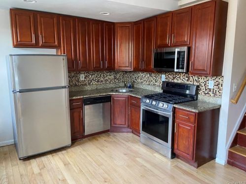 3663 Bronxwood Ave, Bronx, NY 10469-1165