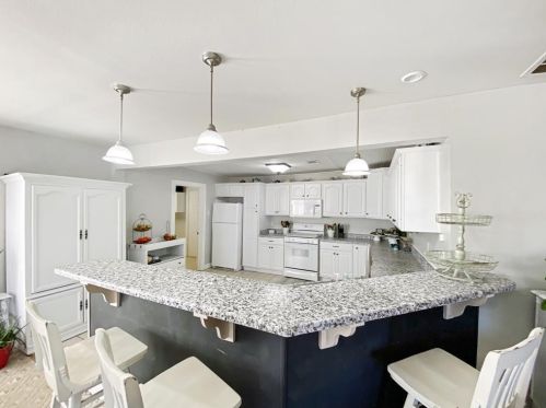 1000 Chestnut St, Honey Grove TX  75446-2036 exterior