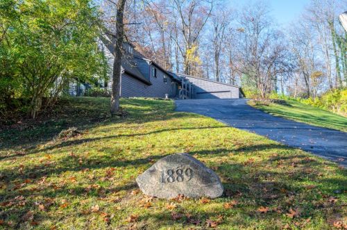 1889 Berkshire Ln, Cincinnati, OH 45230