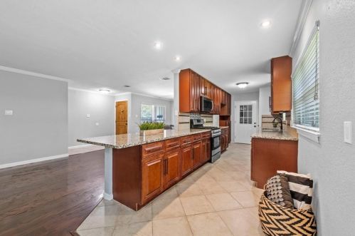 806 Greenhaven Dr, Richardson TX  75080-3025 exterior