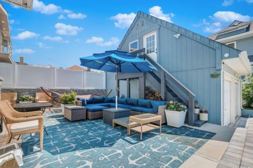 136-17 Bch Channel Dr, Far Rockaway NY  11694-2402 exterior