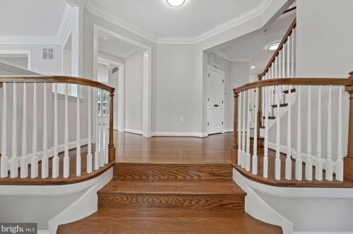 5108 Warren Pl, Washington, DC 20016-4372