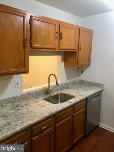 311 Stone Hurst Ct, New Castle DE  19720-3947 exterior