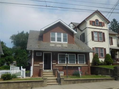 518 Race St, Catasauqua, PA 18032-1113