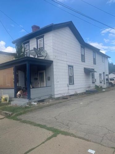 1108 6th Ave, Beaver Falls, PA 15010-4421