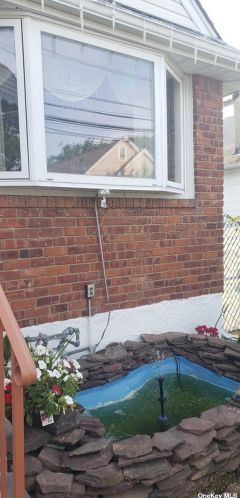 52 Gotham Ave, Floral Park, NY 11003-1552