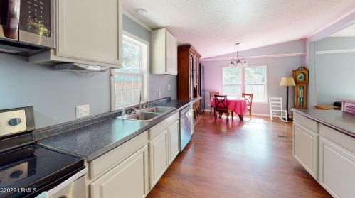 18 Capehart Cir, Beaufort, SC 29906-8548