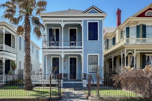 1313 25th St, Galveston, TX 77550-4541