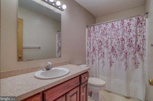 231 Crosby Knl Cir, Dover DE  19904-1098 exterior