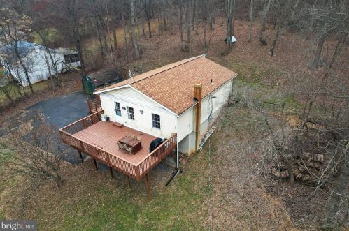 499 Rome Beauty Dr, Linden VA  22642-6441 exterior