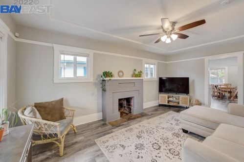 7832 Ash St, Oakland, CA 94621-2632